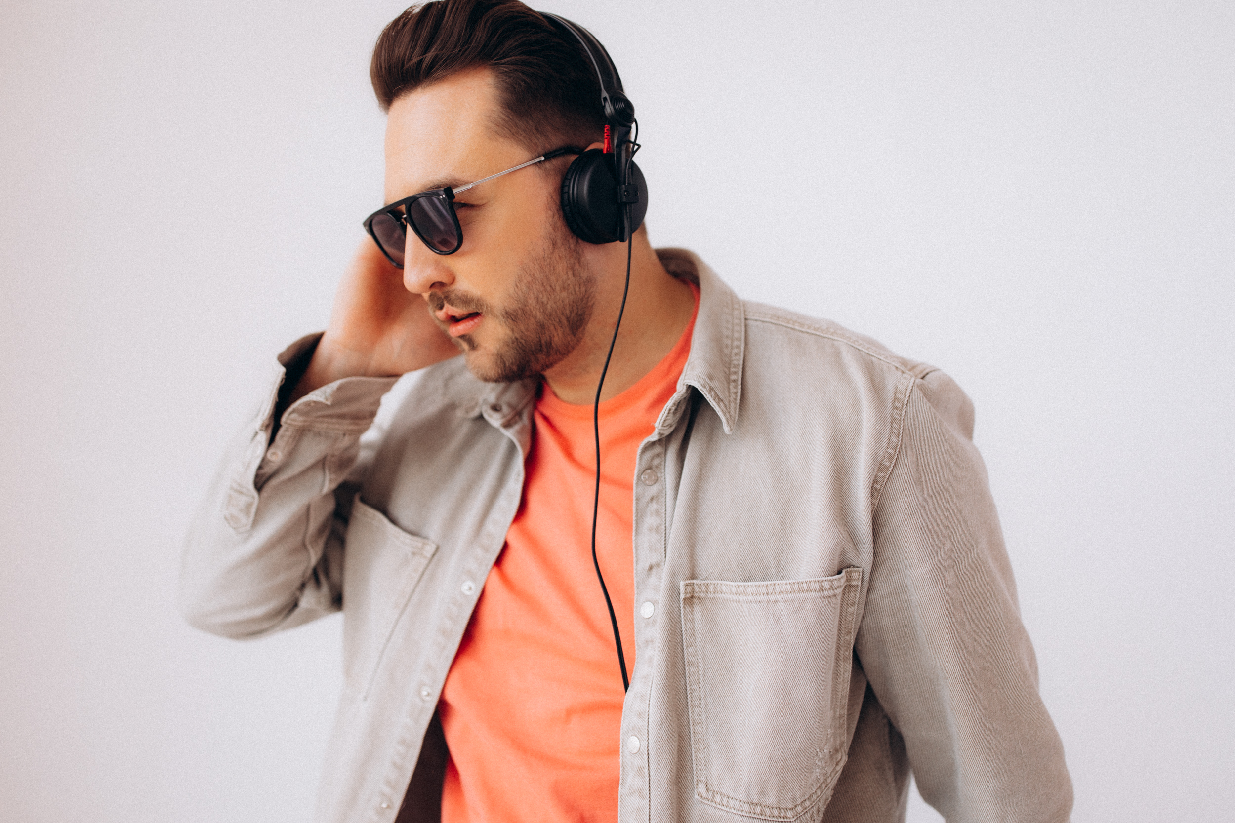 DJ - Image 5