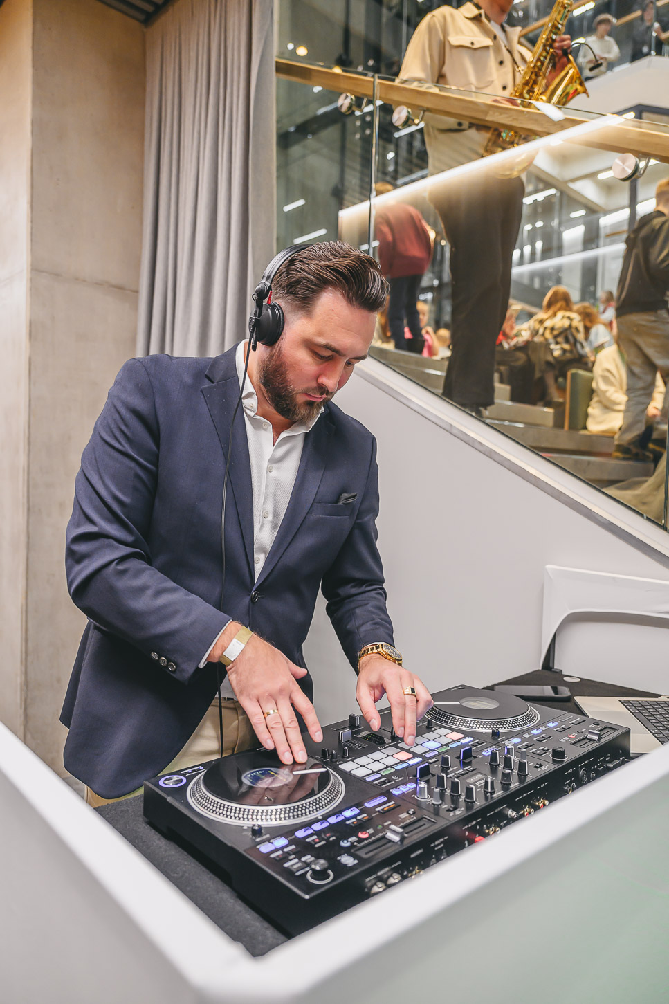 DJ - Image 3