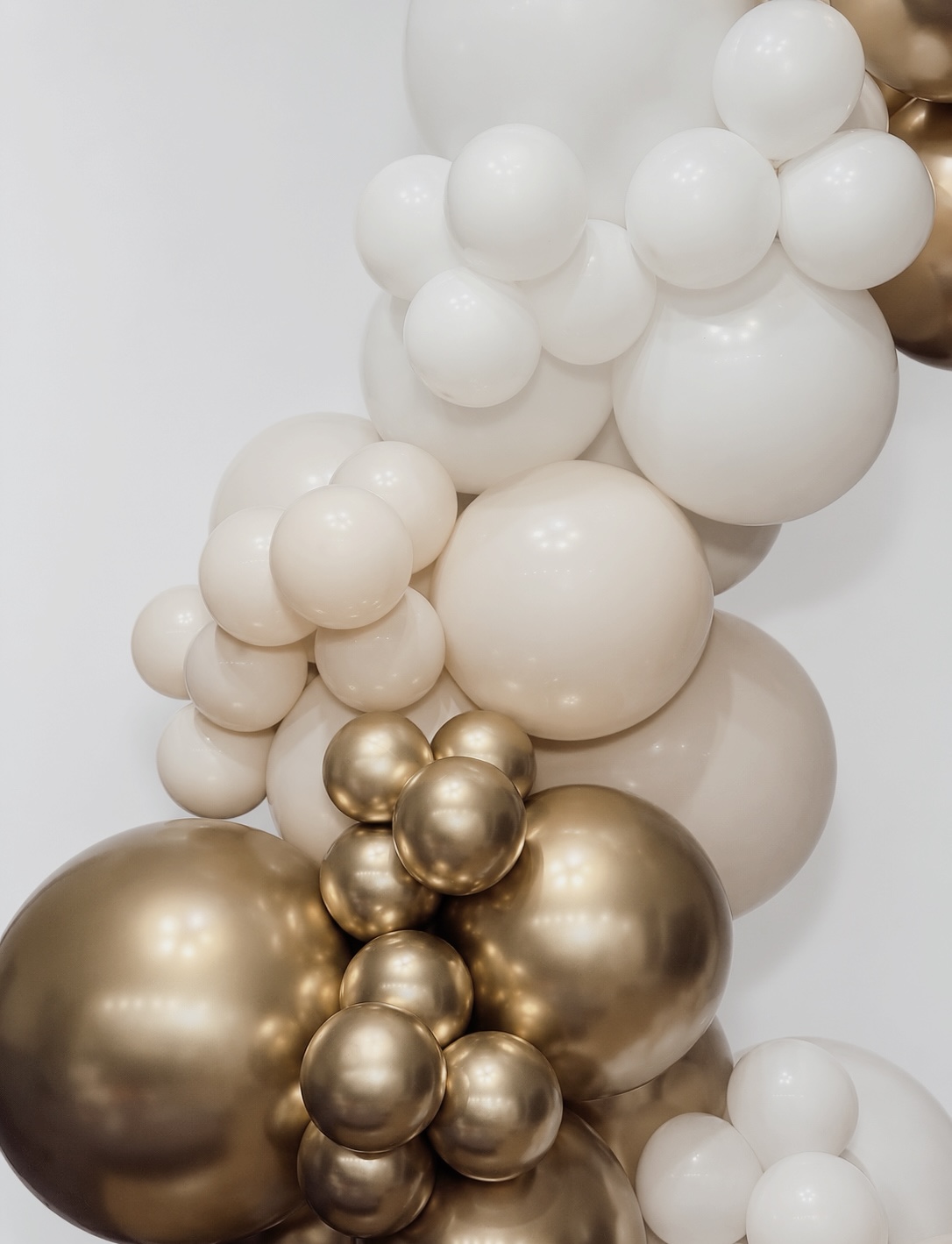Balloon garlands and decorations - Image 1