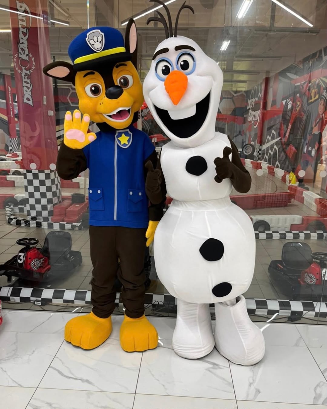 Happy Hugs – Favorite cartoon characters and mascots (entertainers) - Image 3