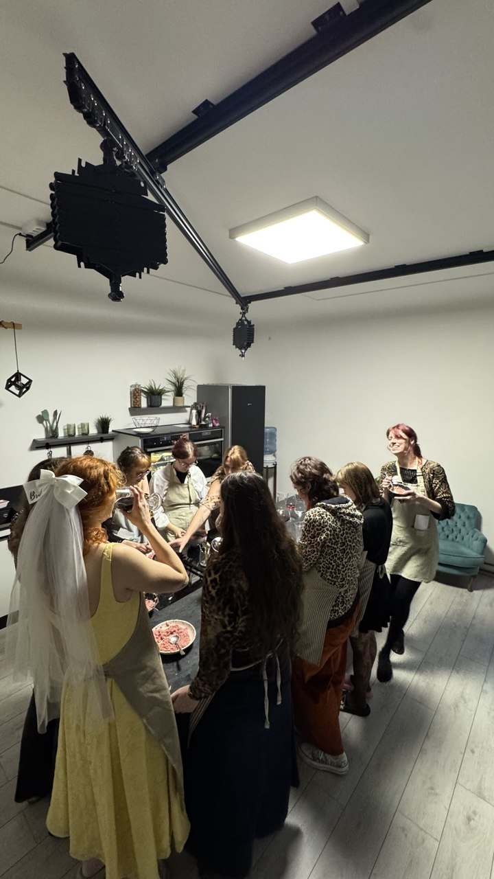 Hen party in the kitchen: cook and celebrate together - Image 1